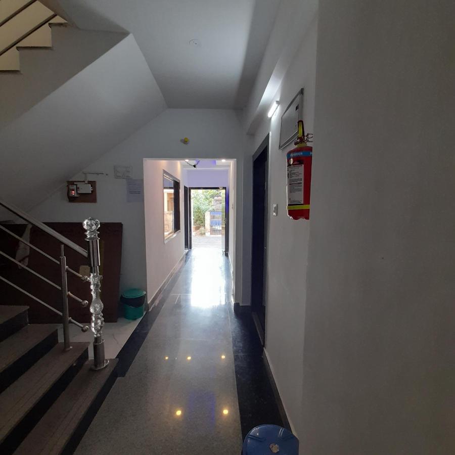 Garden Guest House Near Rene Tower Ruby General Hospital Calcutta Buitenkant foto