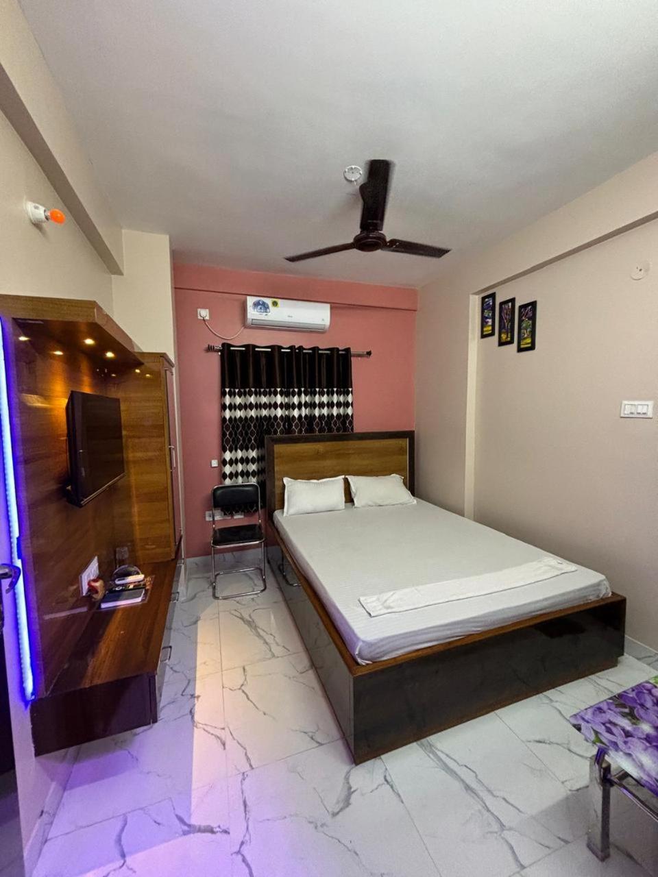 Garden Guest House Near Rene Tower Ruby General Hospital Calcutta Buitenkant foto